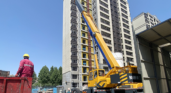 Кран для грузовых автомобилей